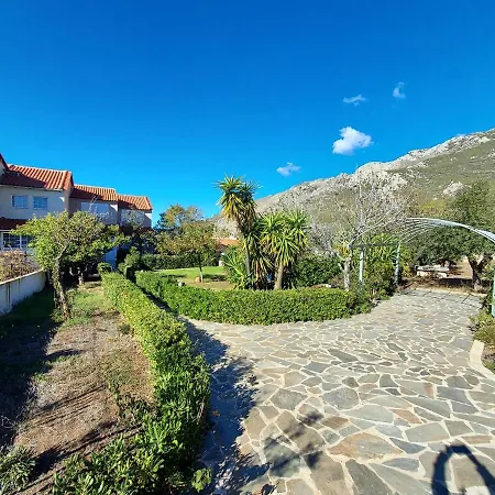 Sophia Βίλα Λουτράκι